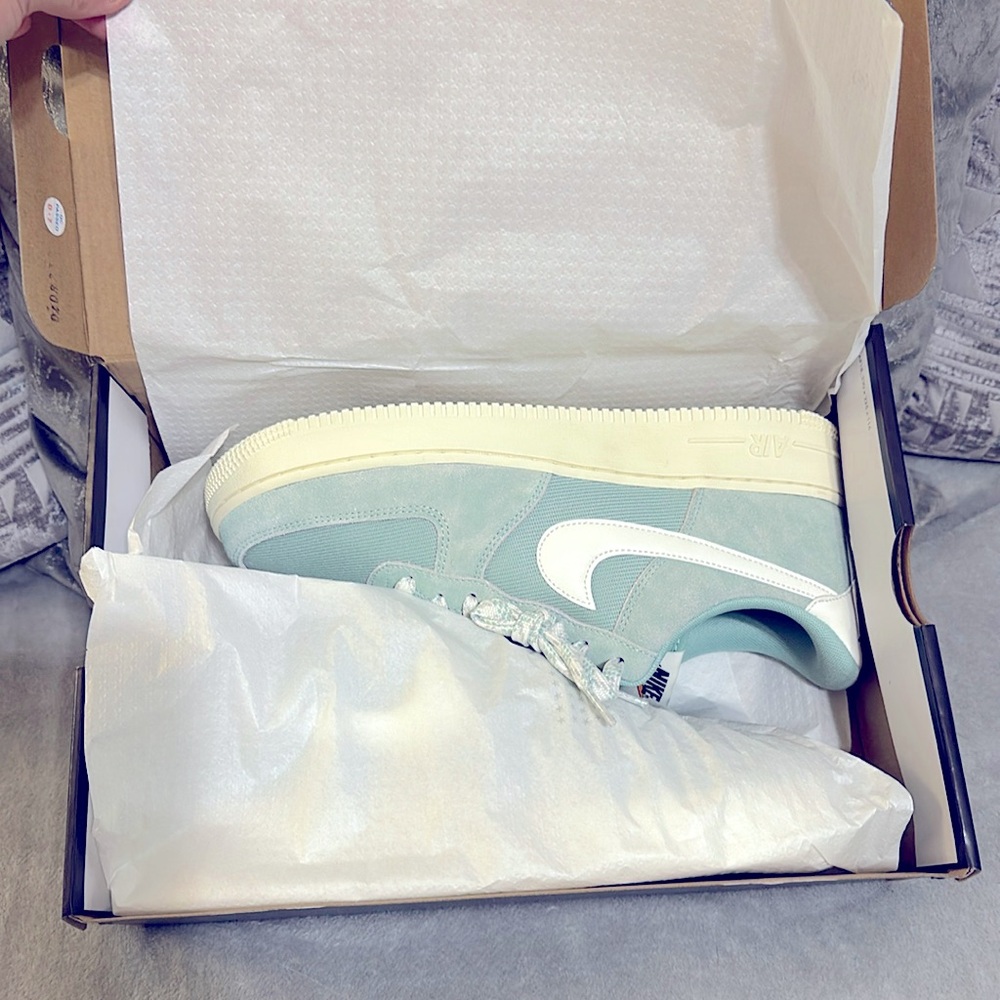 Men’s size 10 Nike Air Force 1 low